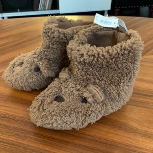 NWT MICHIGAN STATE SPARTANS CHILDRENS GREEN SLIP ON SLIPPERS SIZE 11-12 CUTE!